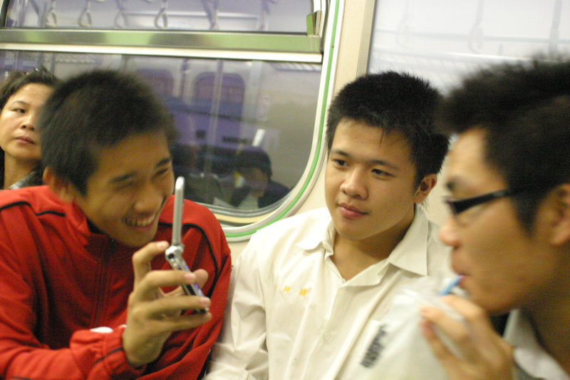 台灣鐵路旅遊攝影電車-區間車交談的旅客2005攝影照片25